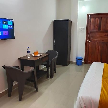 Отель Om Baga Residency Экстерьер фото