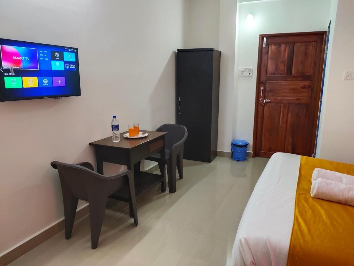 Отель Om Baga Residency Экстерьер фото