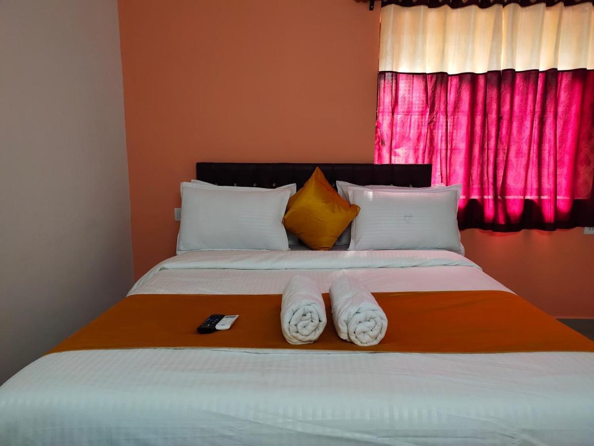 Отель Om Baga Residency Экстерьер фото